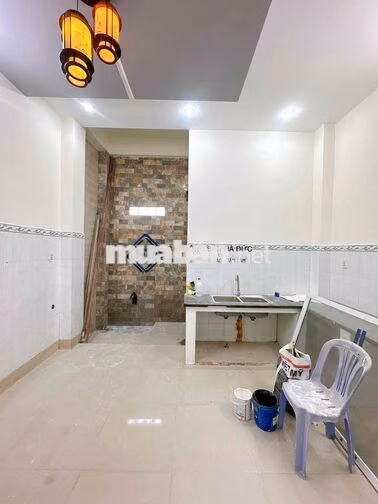 Nhà 3 lầu mặt tiền Lê Thị Riêng mới đẹp gần trung tâm