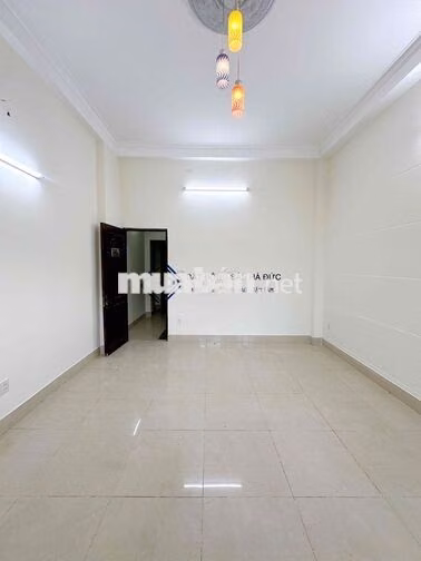 Nhà 3 lầu mặt tiền Lê Thị Riêng mới đẹp gần trung tâm
