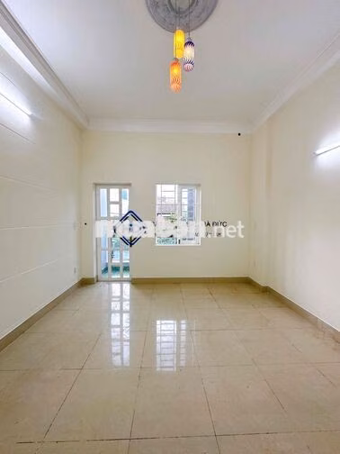 Nhà 3 lầu mặt tiền Lê Thị Riêng mới đẹp gần trung tâm
