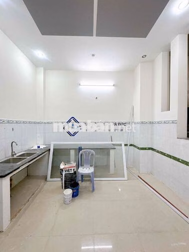 Nhà 3 lầu mặt tiền Lê Thị Riêng mới đẹp gần trung tâm