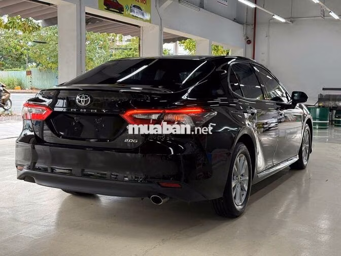 Toyota Camry 2.0G Đen còn thương lượng mạnh