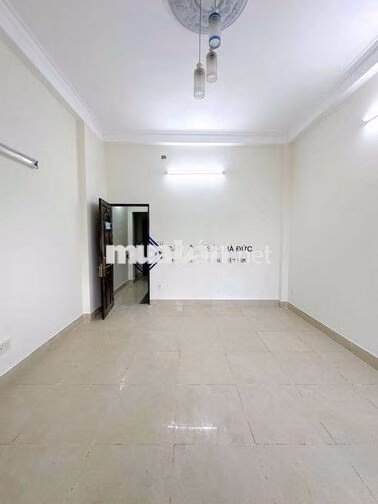 Nhà 3 lầu mặt tiền Lê Thị Riêng mới đẹp gần trung tâm