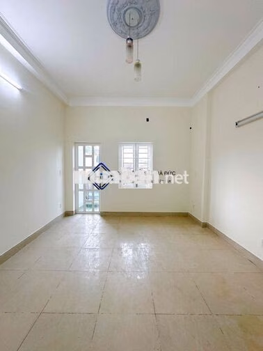 Nhà 3 lầu mặt tiền Lê Thị Riêng mới đẹp gần trung tâm