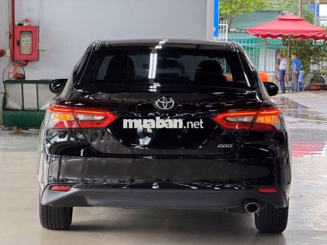 Toyota Camry 2.0G Đen còn thương lượng mạnh