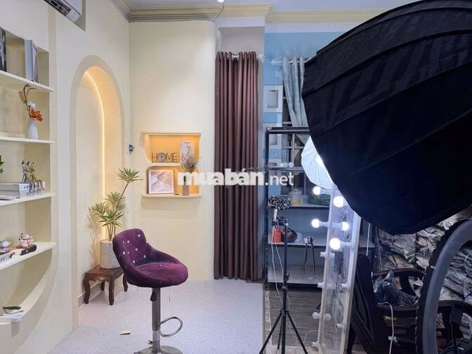 tuyển nhân viên chốt đơn cho Shop livestream nữ