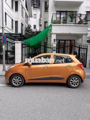 Hyundai Grand i10 màu Cam Nhập khẩu