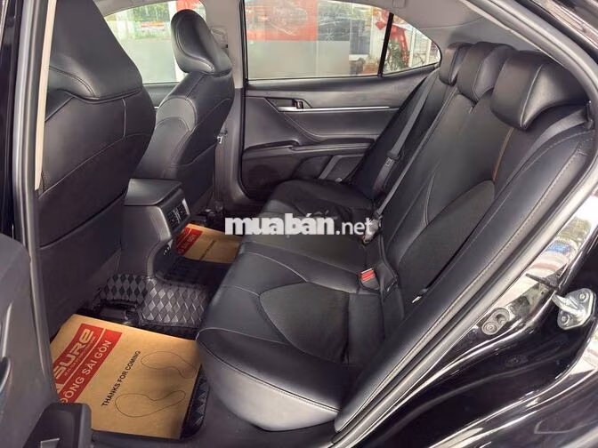 Toyota Camry 2.0G Đen còn thương lượng mạnh