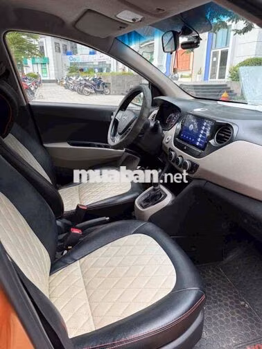 Hyundai Grand i10 màu Cam Nhập khẩu