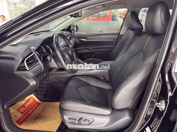 Toyota Camry 2.0G Đen còn thương lượng mạnh
