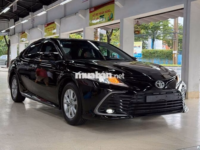 Toyota Camry 2.0G Đen còn thương lượng mạnh