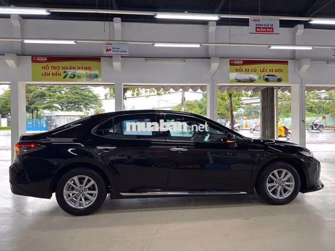 Toyota Camry 2.0G Đen còn thương lượng mạnh