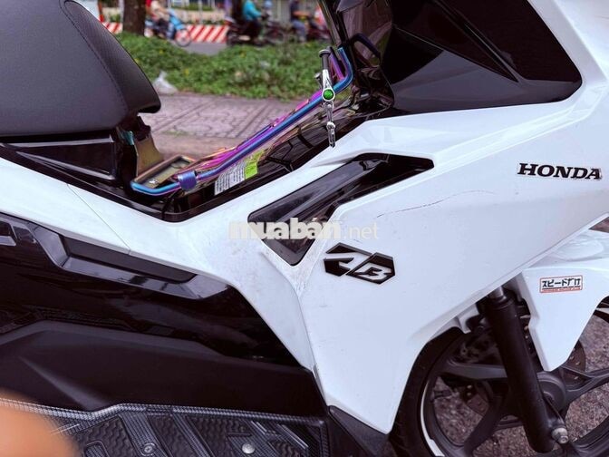 Honda Air Blade 4 val 2024 Trắng đen 18000 km