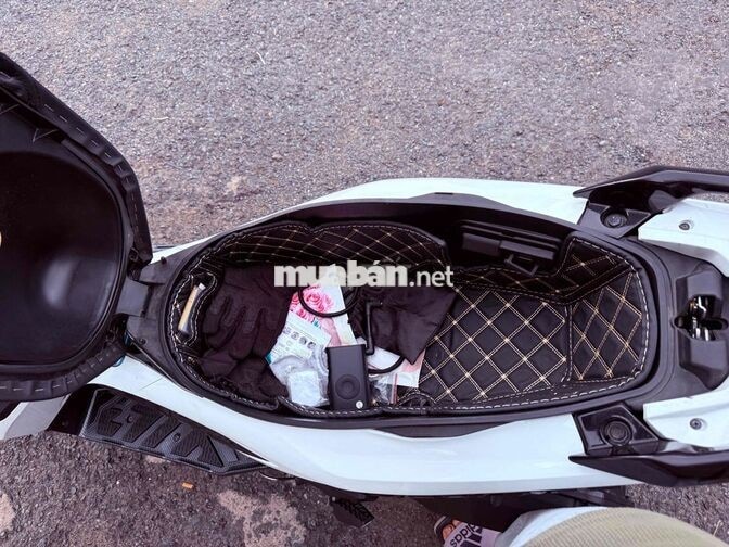 Honda Air Blade 4 val 2024 Trắng đen 18000 km