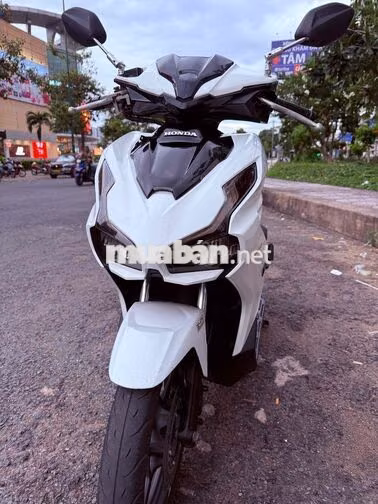 Honda Air Blade 4 val 2024 Trắng đen 18000 km