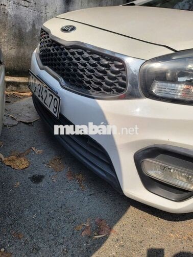 Kia Rondo 2017 Trắng Số sàn 150.000 km, giá 240tr