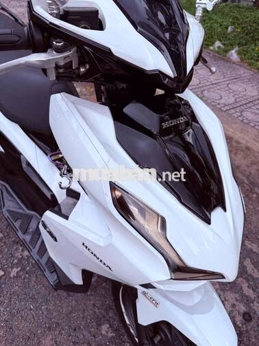 Honda Air Blade 4 val 2024 Trắng đen 18000 km