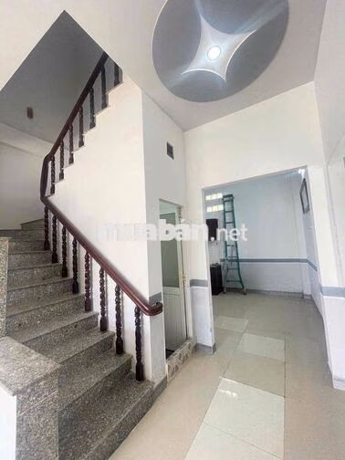Nhà lầu hẻm 30/4 gần Đài truyền hình
