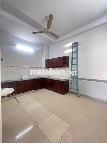 Nhà lầu hẻm 30/4 gần Đài truyền hình