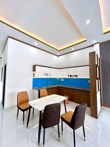 KẸT TIỀN BÁN NHÀ 2MT NGAY GẦN KDC BỬU LONG TRẢ TRƯỚC 650TRIỆU SANG TÊN
