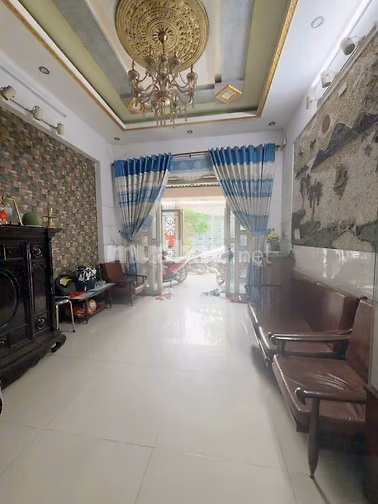 Nhà hẻm 8m khu trung tâm Quận 12 củ giá chỉ 6 tỷ 300 triệu