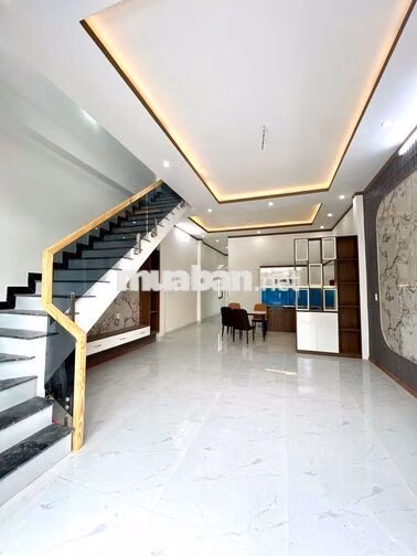 KẸT TIỀN BÁN NHÀ 2MT NGAY GẦN KDC BỬU LONG TRẢ TRƯỚC 650TRIỆU SANG TÊN