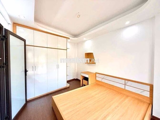 cho thuê nhà nguyên căn phố Nguyễn khoái 30/47m2 x5T full nội thât