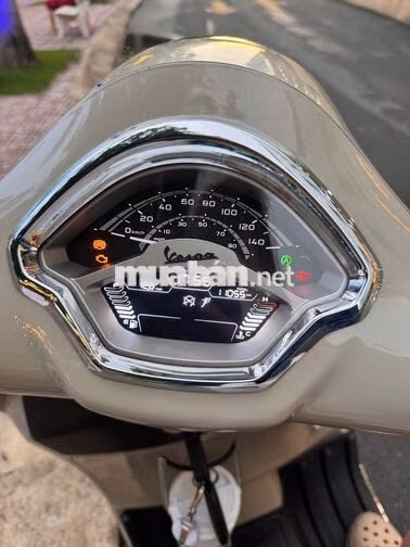 Piaggio Vespa GTS 150 2025 màu Be 1.095 km