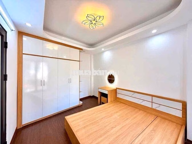 cho thuê nhà nguyên căn phố Nguyễn khoái 30/47m2 x5T full nội thât