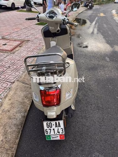 Piaggio Vespa GTS 150 2025 màu Be 1.095 km