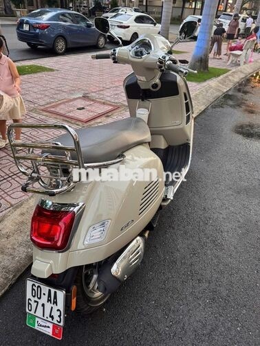 Piaggio Vespa GTS 150 2025 màu Be 1.095 km