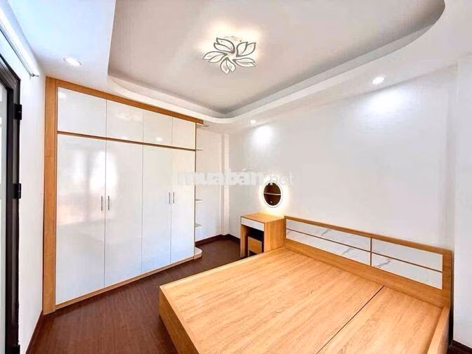 cho thuê nhà nguyên căn phố Nguyễn khoái 30/47m2 x5T full nội thât