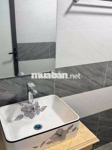 cho thuê nhà nguyên căn phố Nguyễn khoái 30/47m2 x5T full nội thât