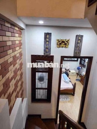 NHÀ ĐẸP GIÁP BÁT Ở NGAY - NGÕ NÔNG - GẦN PHỐ - Ô TÔ ĐỖ GẦN.
