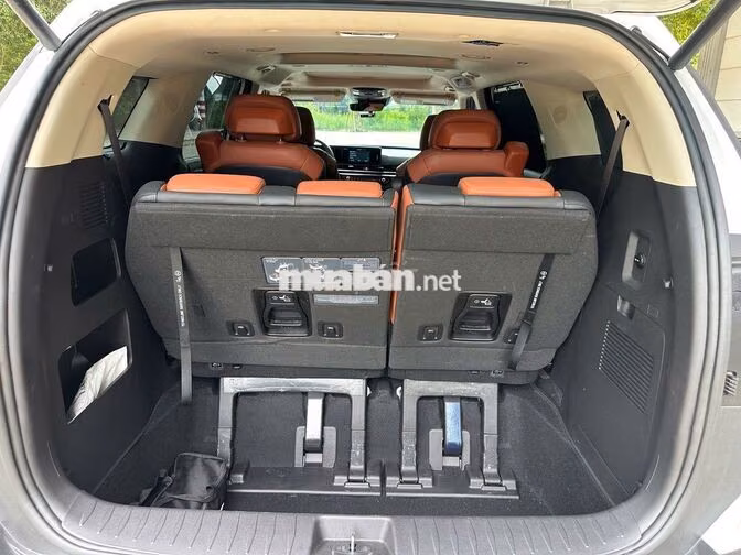 Kia Carnival Signature 2025 Dầu 18.000 km Trắng