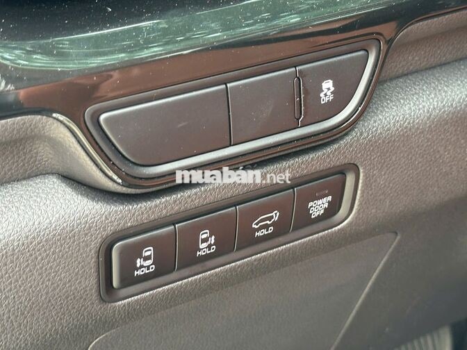 Kia Carnival Signature 2025 Dầu 18.000 km Trắng