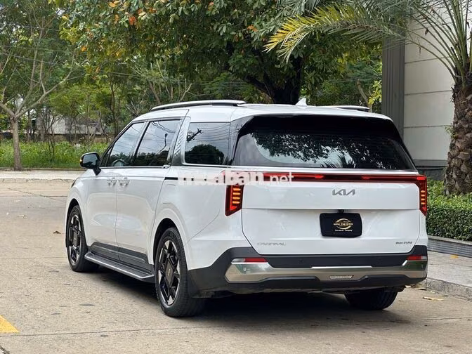 Kia Carnival Signature 2025 Dầu 18.000 km Trắng