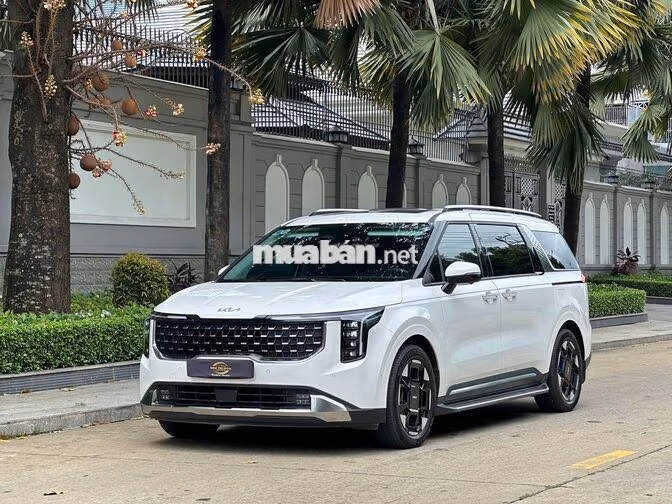 Kia Carnival Signature 2025 Dầu 18.000 km Trắng