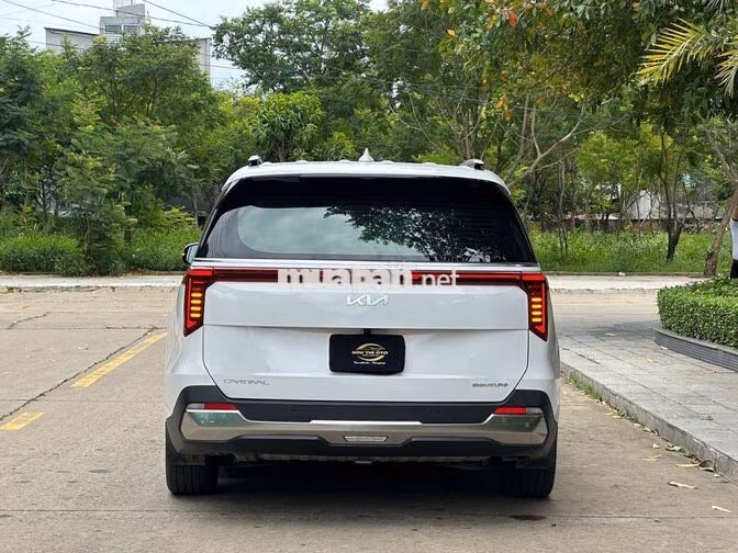 Kia Carnival Signature 2025 Dầu 18.000 km Trắng