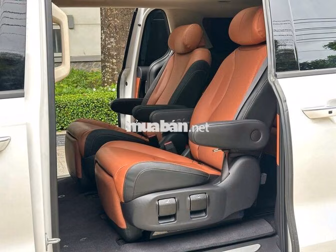 Kia Carnival Signature 2025 Dầu 18.000 km Trắng