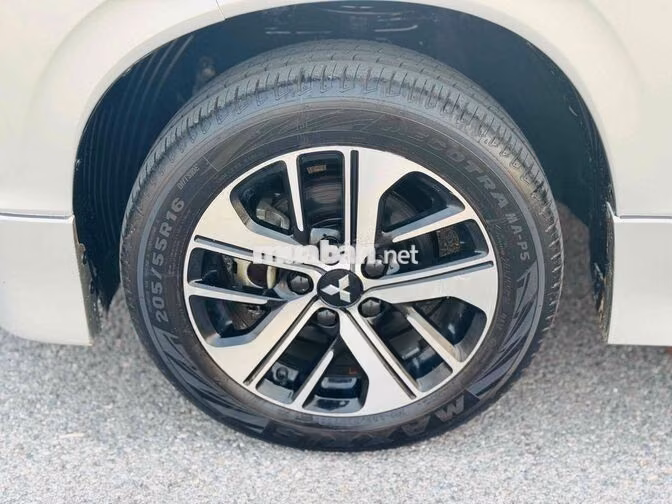 Mitsubishi Xpander 1.5AT 2018 Bạc