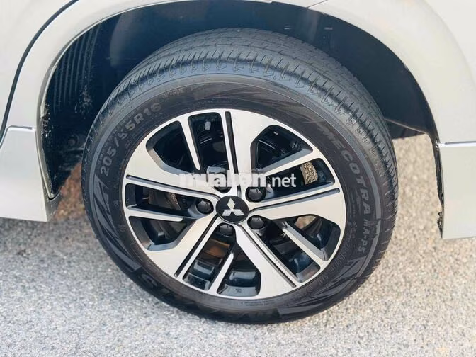 Mitsubishi Xpander 1.5AT 2018 Bạc