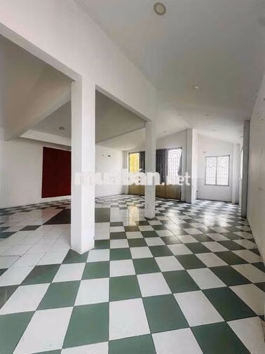 Cho thuê lầu 120m2 trong nhà hẻm xe hơi Nguyễn Trãi Q1