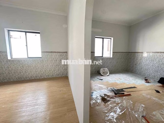 NHÀ MỚI 100% LÝ THƯỜNG KIỆT — TIỆN QUA UEH - ĐH BÁCH KHOA - HUFLIT
