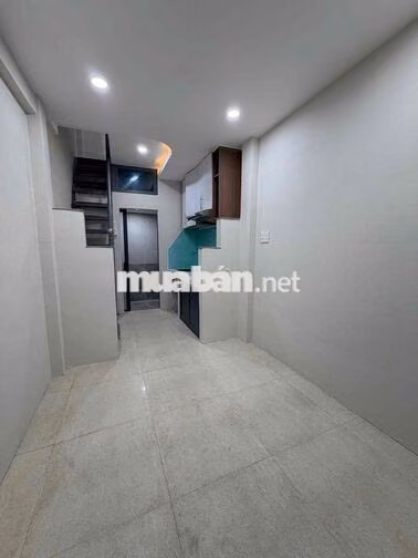 Nhà nguyên Căn hẻm 3M cách 20m ra mặt tiền Lê Hồng phong