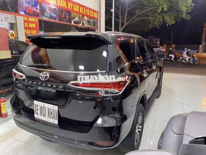 Toyota Fortuner 2019 2.4G 4x2 AT Đen