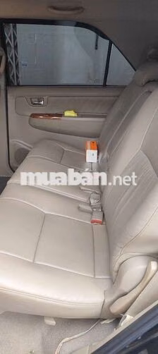 Toyota Fortuner 7 chỗ Số tự động Xăng Đen