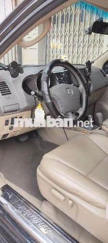 Toyota Fortuner 7 chỗ Số tự động Xăng Đen