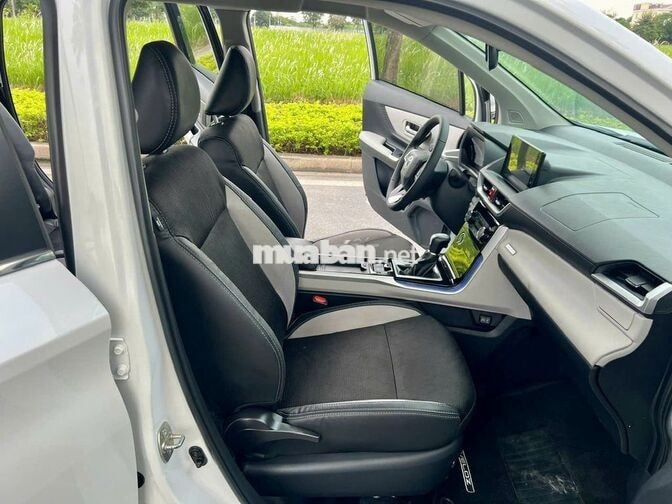 Toyota Veloz Cross TOP Trắng 7 chỗ