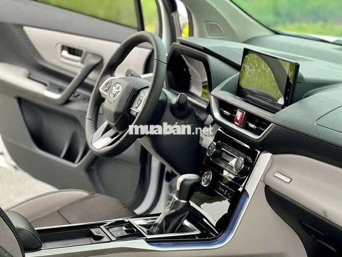 Toyota Veloz Cross TOP Trắng 7 chỗ