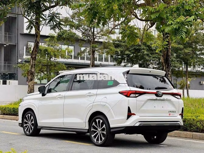Toyota Veloz Cross TOP Trắng 7 chỗ